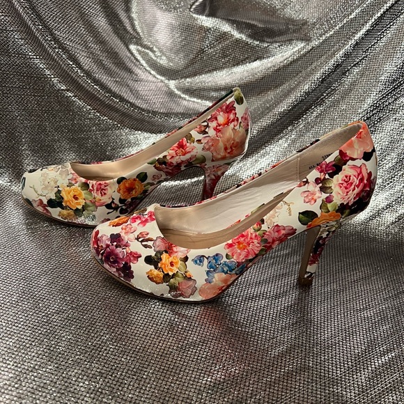 New Woman’s Madden Girl Flower💐Print Heels size 7 Dazzling Beautiful 🌺🌸👍 - Picture 7 of 12